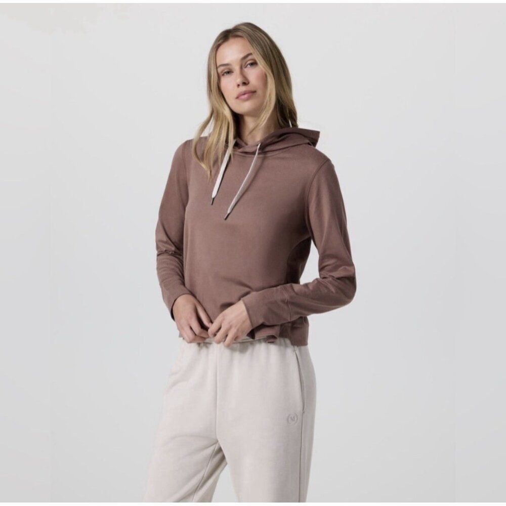 vuori womens taupe Halo Essential long sleeve crop hoodie Cardamom Xs
